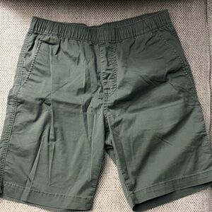 Uniqlo Men's Olive Flat Front Shorts